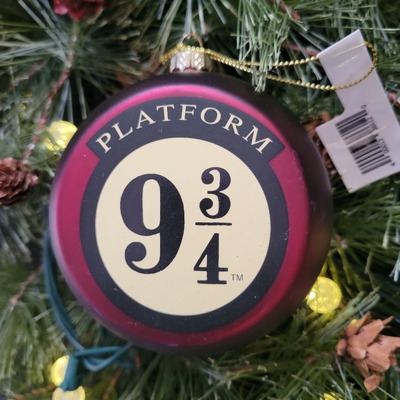 Universal Studios Wizarding World Harry Potter Platform 9 3/4 Glass Ornament NWT - Picture 1 of 3